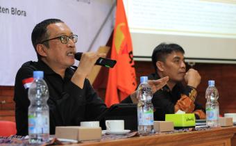 Anggota Bawaslu Provinsi Jawa Tengah, Achmad Husain memberikan arahan Kepada Panwaslu Kecamatan Tentang Regulasi Kampanye