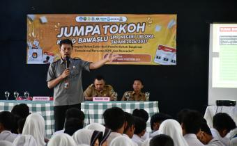 Bawaslu Blora Kenalkan Tugas Pengawas Pemilu Kepada Pelajar SMP N 1 Blora