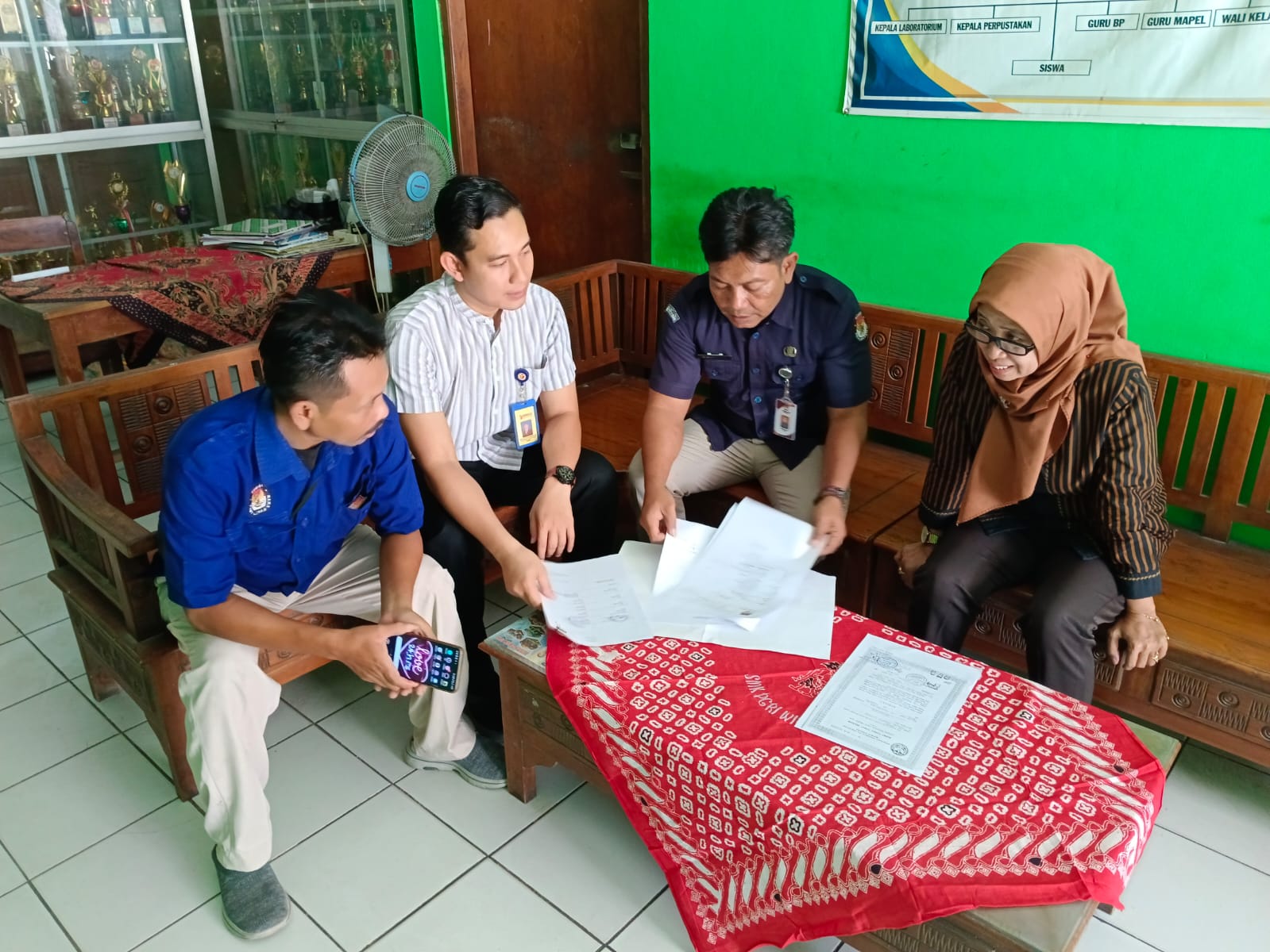 Bawaslu Kabupaten Blora melakukan pengawasan langsung Verifikasi keabsahan keaslian ijazah terakhir Bakal Calon Anggota DPRD Kabupaten Blora