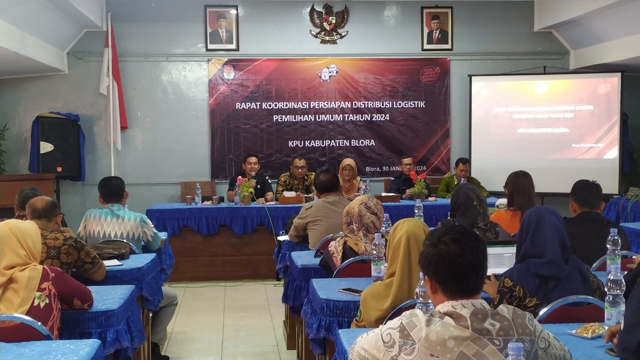 Ketua Bawaslu Kabupaten Blora mengikuti rakor persiapan distribusi logistik yang digelar oleh KPU Kabupaten Blora