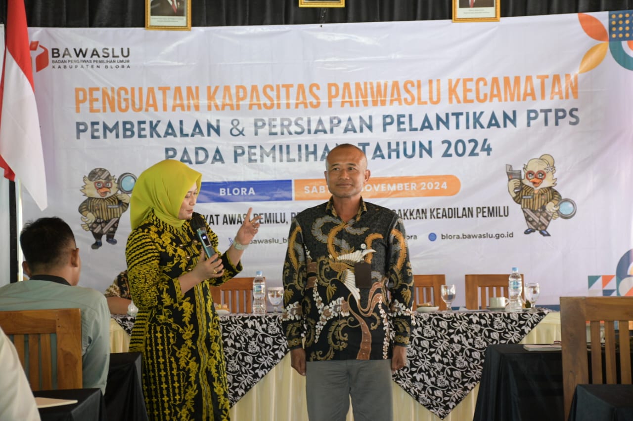 Jelang Pelantikan Pengawas TPS, Bawaslu Beri Bimtek Keprotokolan kepada Jajaran Panwaslucam