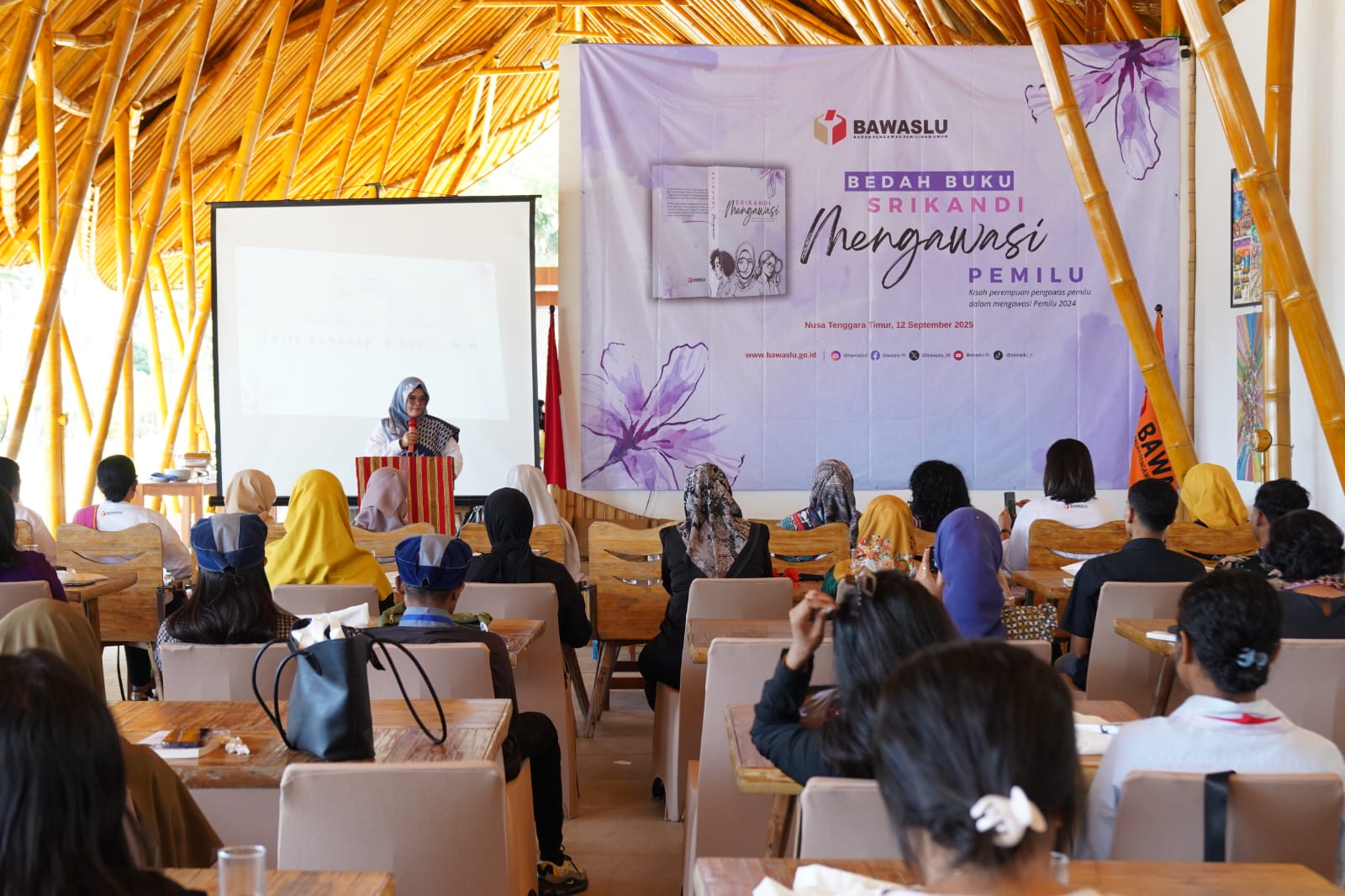 Bedah Buku Srikandi Mengawasi, Lolly Ingatkan Bawaslu Seluruh Indonesia Rajin Menulis