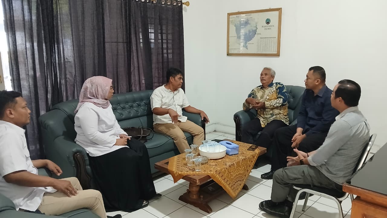 Bawaslu Blora Koordinasi dengan KPU Terkait Pengawasan Pemutakhiran Data Partai Politik melalui SIPOL