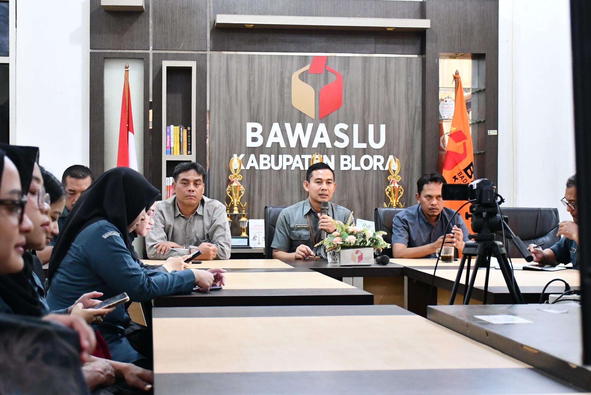  Bawaslu Blora Lakukan Persiapan Pengisian SAQ Monev KIP