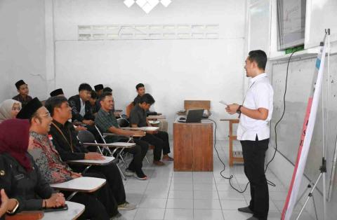 Bawaslu Blora Buka Kelas Demokrasi di IAI Khozinatul Ulum Blora