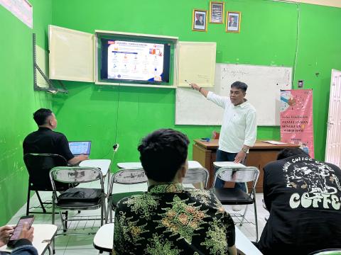 Pertemuan ke-6 Kelas Demokrasi, Bawaslu Blora Bekali Pemahaman Mediasi dan Adjudikasi Sengketa Proses Pemilu