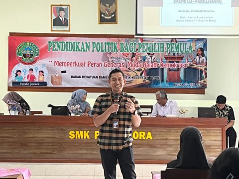 Bawaslu Blora Bekali Siswa SMK PGRI Pemahaman Demokrasi dan Pengawasan Pemilu