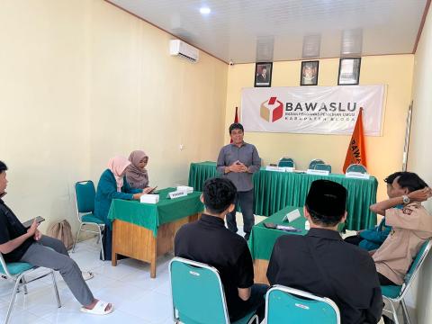 Bawaslu Blora Bekali Mahasiswa IAI Khozinatul Ulum Praktik Sidang Adjudikasi