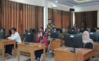 Pelaksanaan tes tertulis calon anggota Panwaslu Kecamatan.