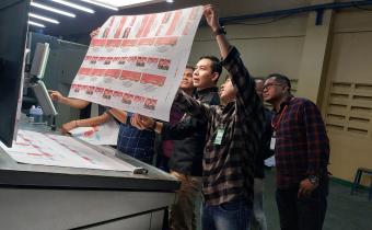 Pastikan Transparansi, Bawaslu Blora Awasi Percetakan Surat Suara