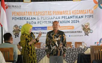 Jelang Pelantikan Pengawas TPS, Bawaslu Beri Bimtek Keprotokolan kepada Jajaran Panwaslucam