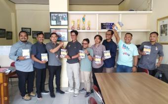 Bawaslu Blora Kunjungi Kantor PWI Blora, Bangun Sinergitas dan Serahkan Buku "Jejak Pengawasan Pemilihan Serentak 2024"