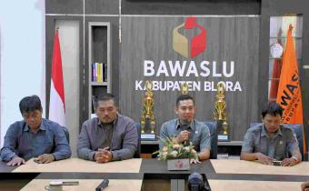 Bawaslu Blora Kenalkan Koordinator Sekretariat dan Bendahara Baru
