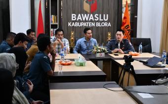 Plt. Kasek Bawaslu Blora Minta Jajaran Sekretariat Maksimalkan Kinerja di Masa Non Tahapan