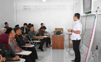 Bawaslu Blora Buka Kelas Demokrasi di IAI Khozinatul Ulum Blora