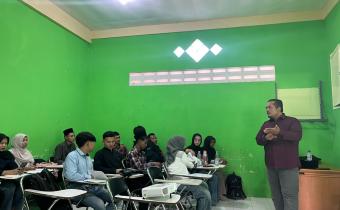 Kelas Demokrasi Pertemuan Ke-2, Bawaslu Blora Bedah Mekanisme Penanganan Pelanggaran Pemilu di IAI Khozinatul Ulum