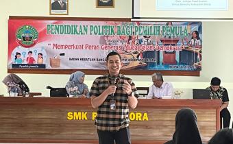 Bawaslu Blora Bekali Siswa SMK PGRI Pemahaman Demokrasi dan Pengawasan Pemilu