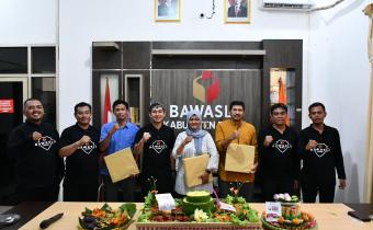 Bawaslu Blora Gelar Tasyakuran, Undang Pimpinan Periode 2018–2023 Rayakan HUT RI ke-81 dan Bawaslu Kabupaten/Kota ke-8