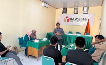 Bawaslu Blora Bekali Mahasiswa IAI Khozinatul Ulum Praktik Sidang Adjudikasi
